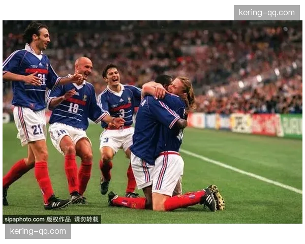 斯洛伐克三比二险胜东道主意大利 小组赛获关键三分