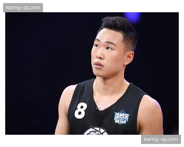 贺希宁高效得分对决胡金秋内线统治，深厦外线火力与禁区优势博弈